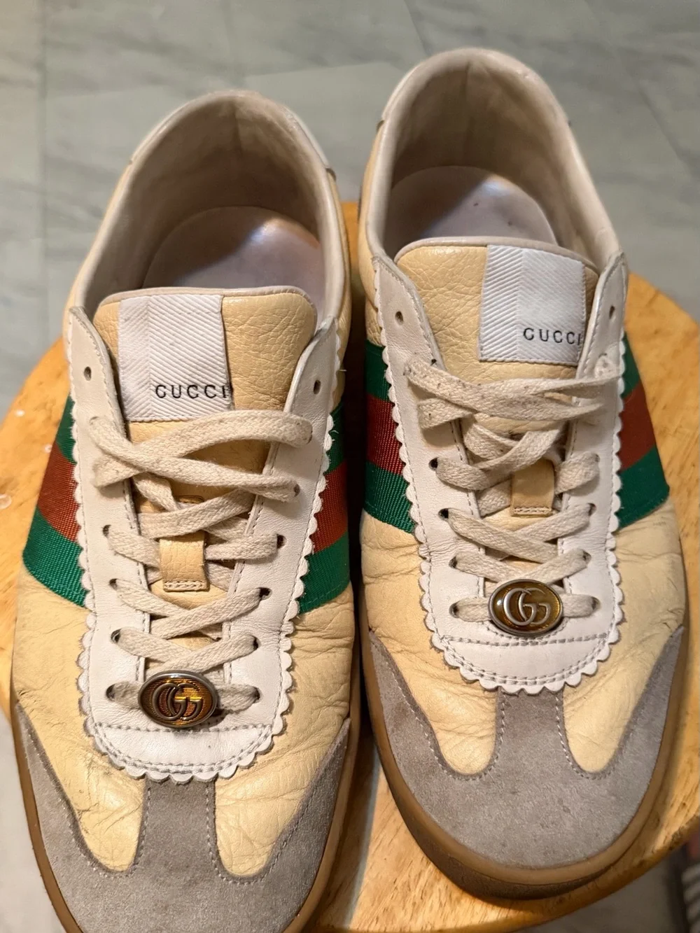 Gucci Cream & Beige Low-Top Sneakers with Green and Red Web